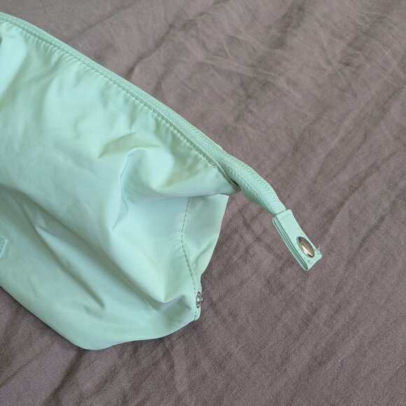🌸 Athleta All About LARGE Cosmetic Pouch in Lighthouse Green NWT - Picture 6 of 13